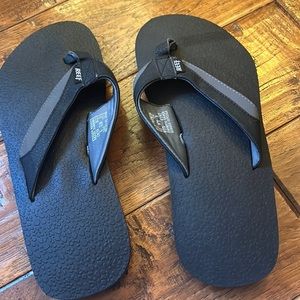 Men’s NWOT size 9 leather reef sandals